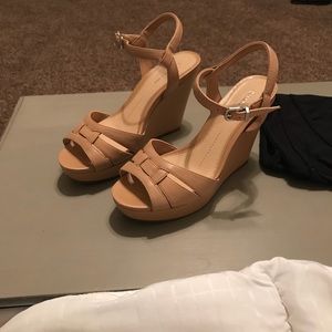 Nude wedges